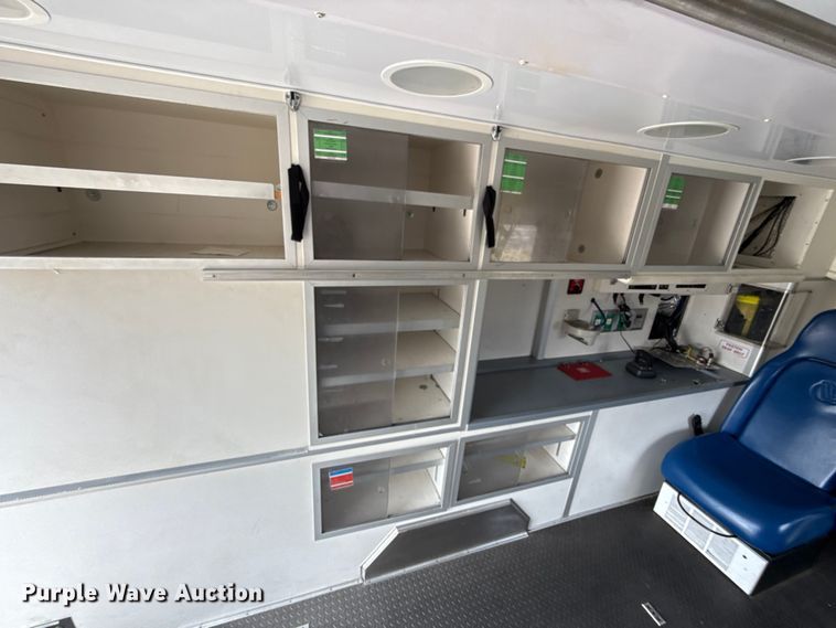 image for item ES5921 2014 Ford F450 Super Duty ambulance