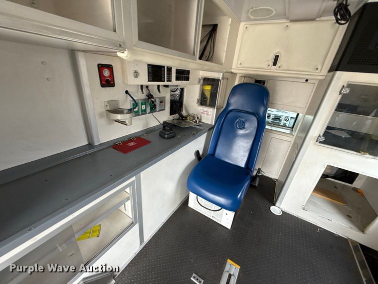 image for item ES5921 2014 Ford F450 Super Duty ambulance