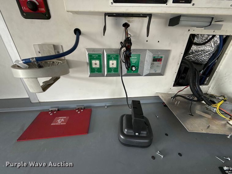 image for item ES5921 2014 Ford F450 Super Duty ambulance