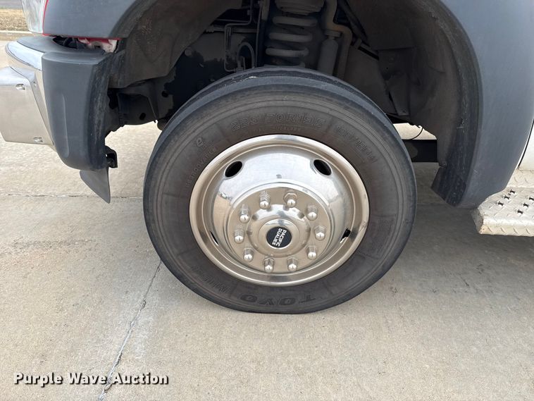 image for item ES5921 2014 Ford F450 Super Duty ambulance