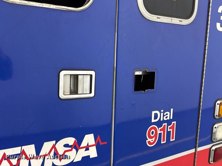 image for item ES5922 2013 Ford F450 Super Duty ambulance