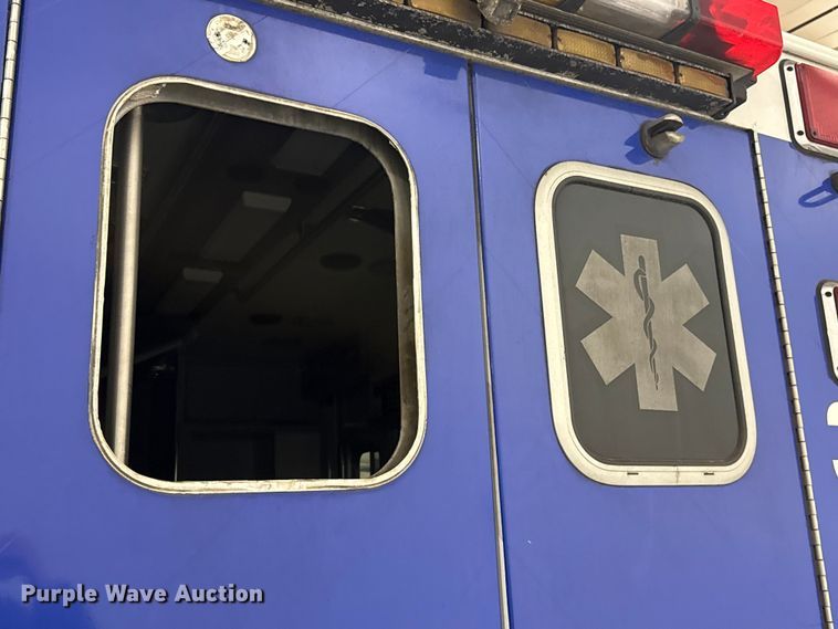image for item ES5922 2013 Ford F450 Super Duty ambulance