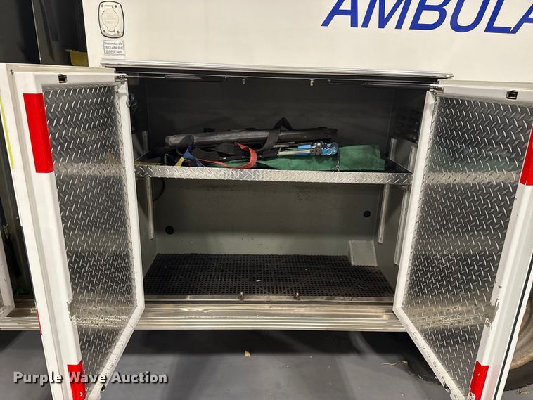 image for item ES5922 2013 Ford F450 Super Duty ambulance