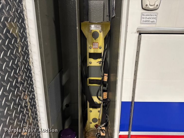 image for item ES5922 2013 Ford F450 Super Duty ambulance