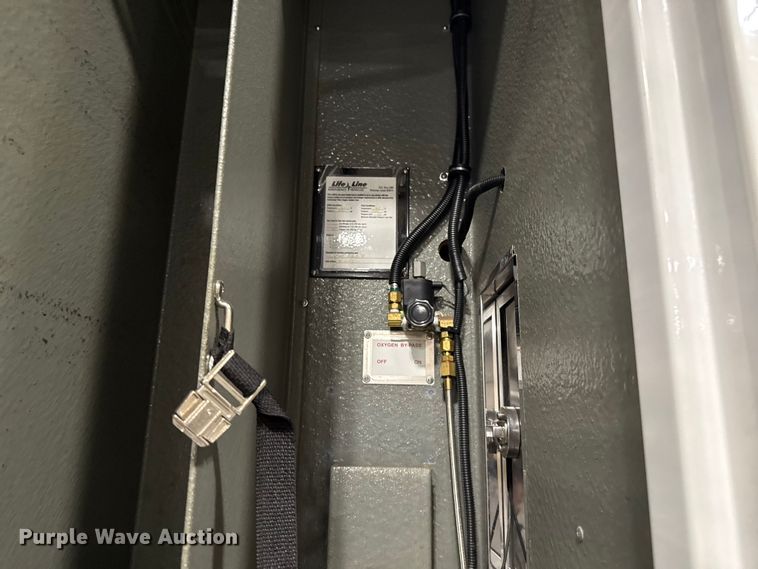 image for item ES5922 2013 Ford F450 Super Duty ambulance