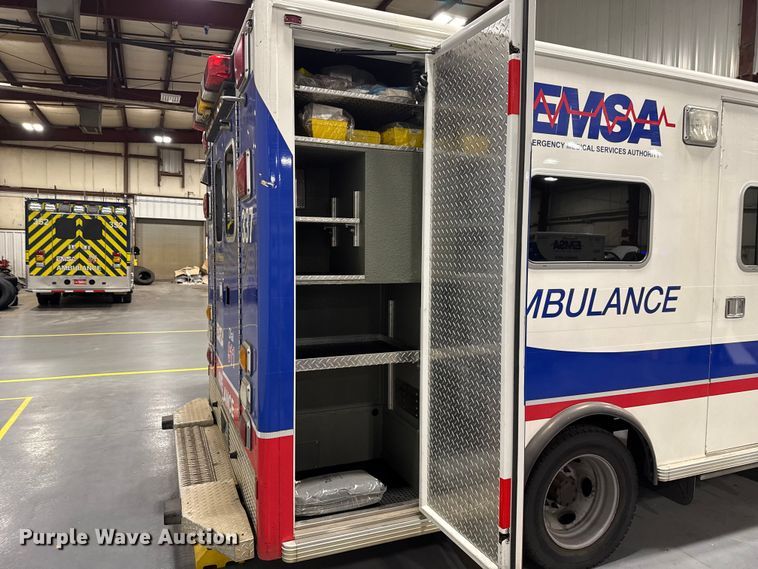 image for item ES5922 2013 Ford F450 Super Duty ambulance