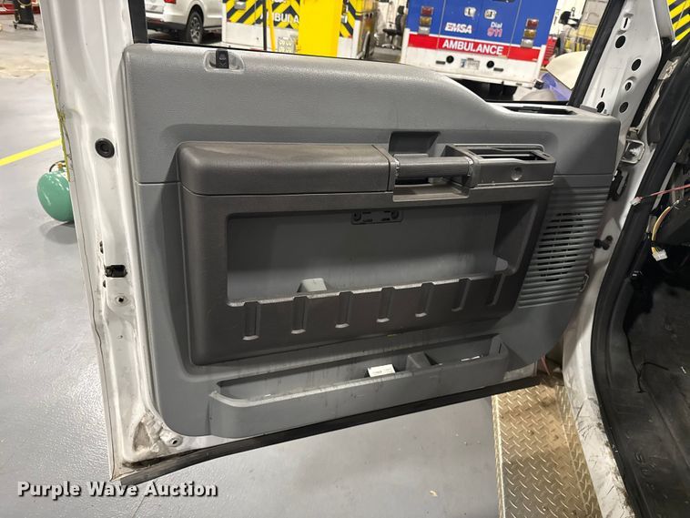 image for item ES5922 2013 Ford F450 Super Duty ambulance