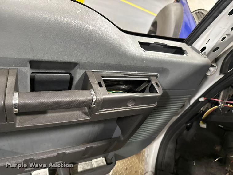 image for item ES5922 2013 Ford F450 Super Duty ambulance