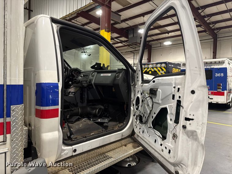 image for item ES5922 2013 Ford F450 Super Duty ambulance