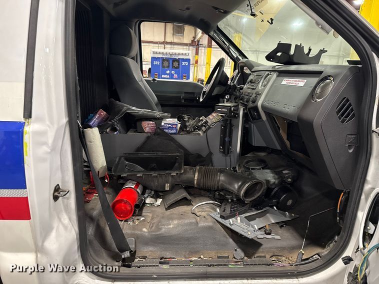 image for item ES5922 2013 Ford F450 Super Duty ambulance