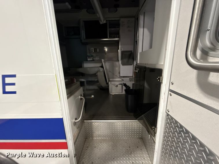 image for item ES5922 2013 Ford F450 Super Duty ambulance