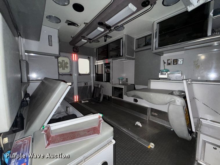 image for item ES5922 2013 Ford F450 Super Duty ambulance