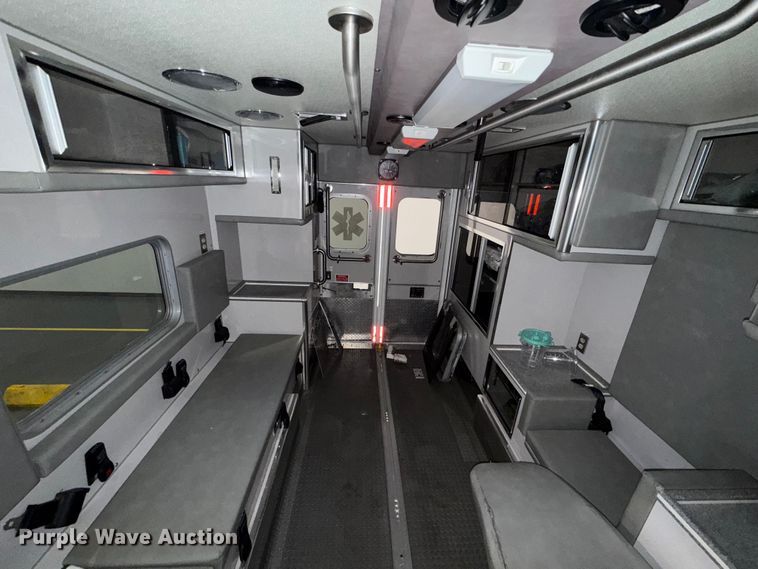 image for item ES5922 2013 Ford F450 Super Duty ambulance
