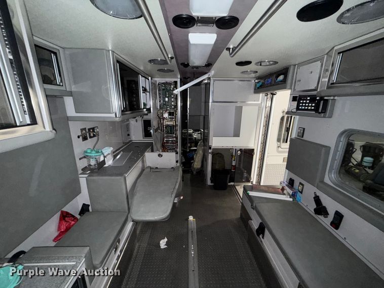 image for item ES5922 2013 Ford F450 Super Duty ambulance