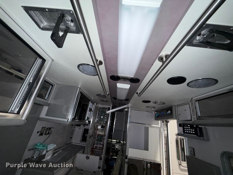 image for item ES5922 2013 Ford F450 Super Duty ambulance