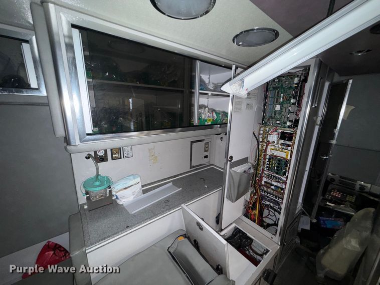 image for item ES5922 2013 Ford F450 Super Duty ambulance
