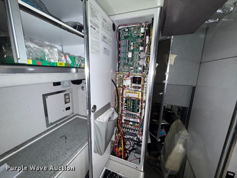 image for item ES5922 2013 Ford F450 Super Duty ambulance