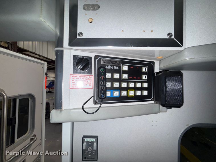 image for item ES5922 2013 Ford F450 Super Duty ambulance