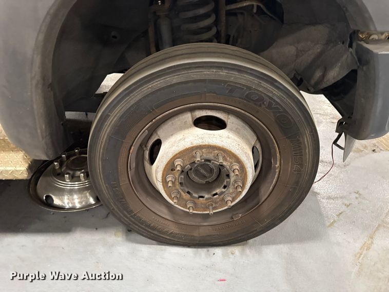 image for item ES5922 2013 Ford F450 Super Duty ambulance