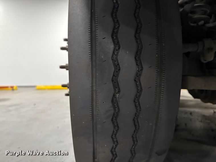 image for item ES5922 2013 Ford F450 Super Duty ambulance