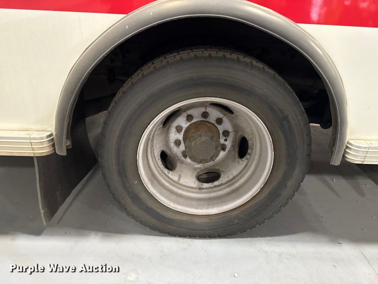 image for item ES5922 2013 Ford F450 Super Duty ambulance