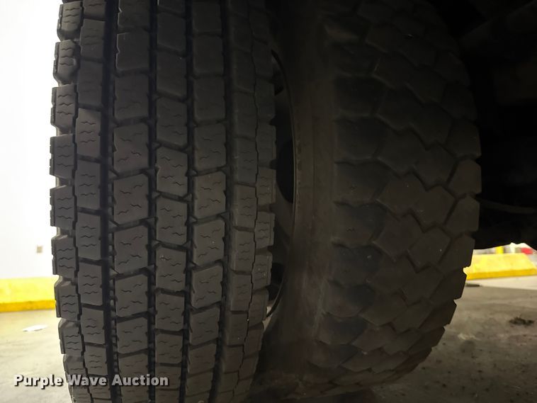 image for item ES5922 2013 Ford F450 Super Duty ambulance