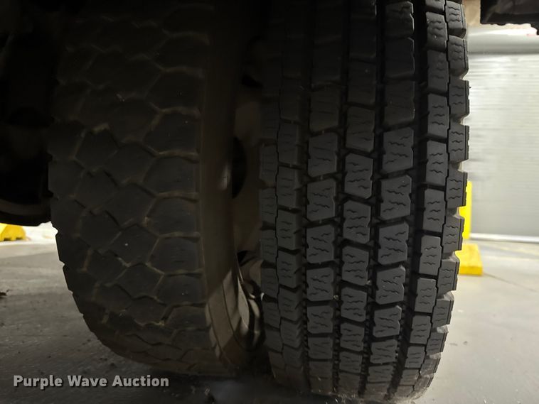 image for item ES5922 2013 Ford F450 Super Duty ambulance