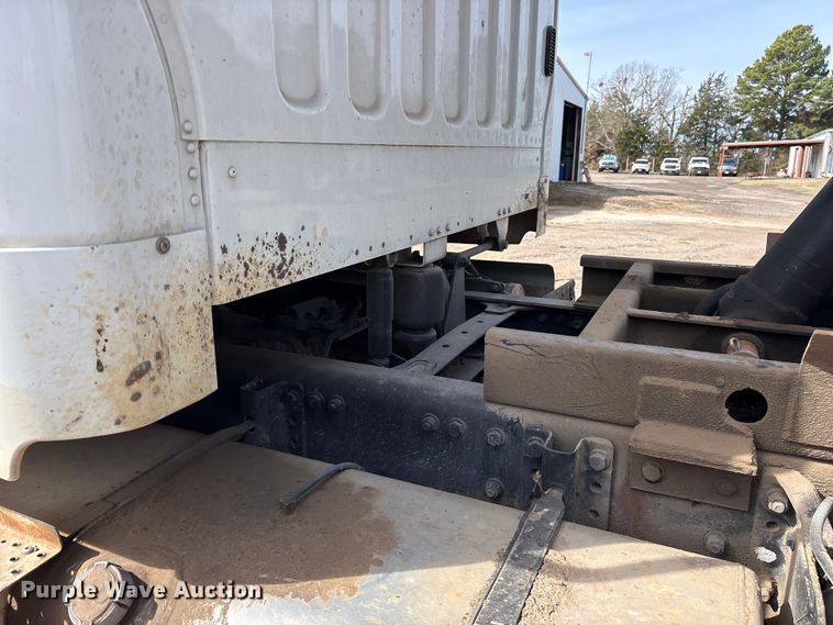 image for item ES8590 2013 Freightliner Business Class M2 dump truck