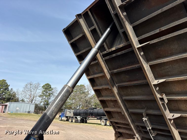 image for item ES8590 2013 Freightliner Business Class M2 dump truck