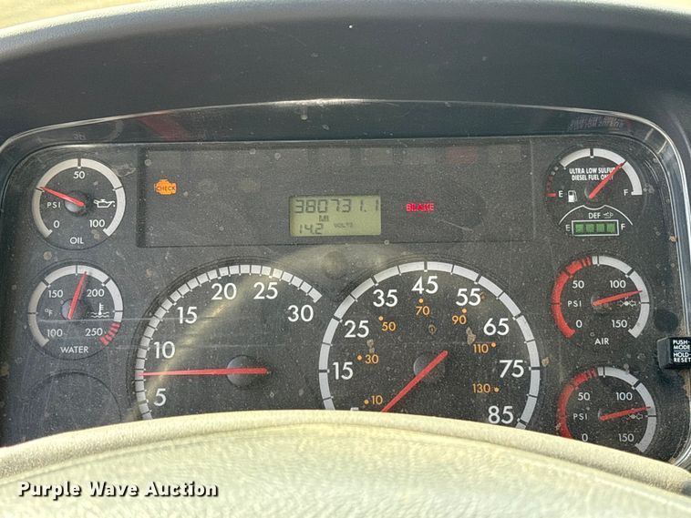 image for item ES8590 2013 Freightliner Business Class M2 dump truck