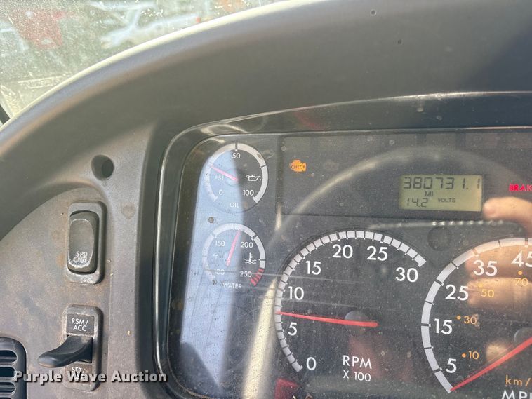 image for item ES8590 2013 Freightliner Business Class M2 dump truck