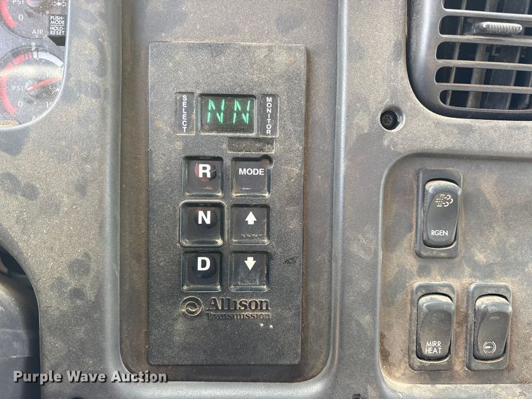 image for item ES8590 2013 Freightliner Business Class M2 dump truck