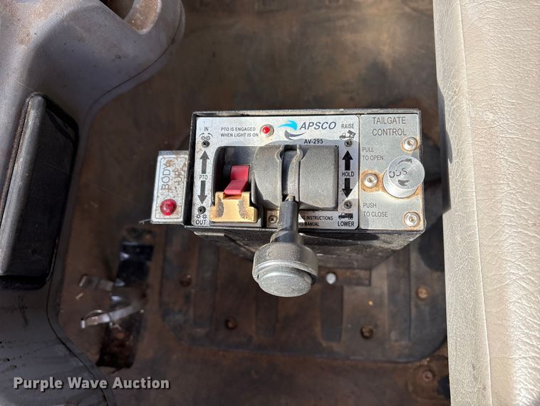 image for item ES8590 2013 Freightliner Business Class M2 dump truck