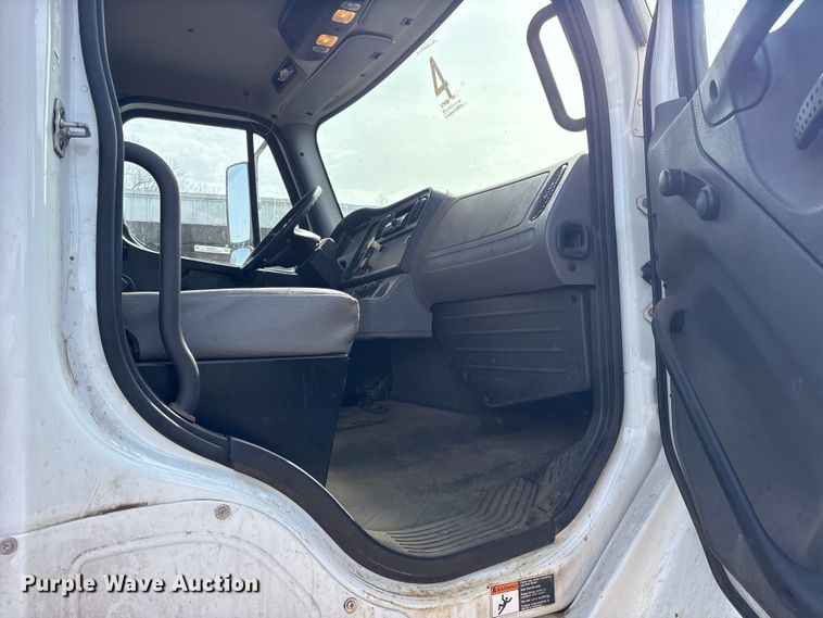 image for item ES8590 2013 Freightliner Business Class M2 dump truck