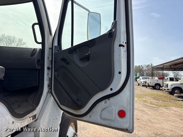 image for item ES8590 2013 Freightliner Business Class M2 dump truck
