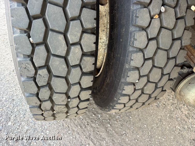 image for item ES8590 2013 Freightliner Business Class M2 dump truck