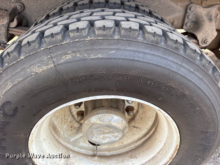 image for item ES8590 2013 Freightliner Business Class M2 dump truck