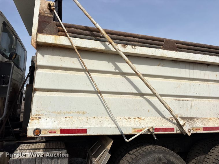 image for item ES8591 2010 International ProStar dump truck