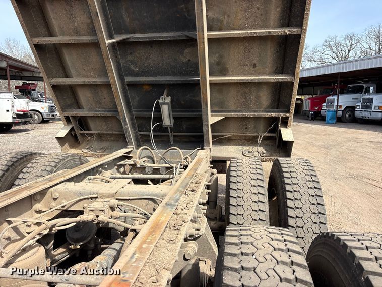 image for item ES8591 2010 International ProStar dump truck