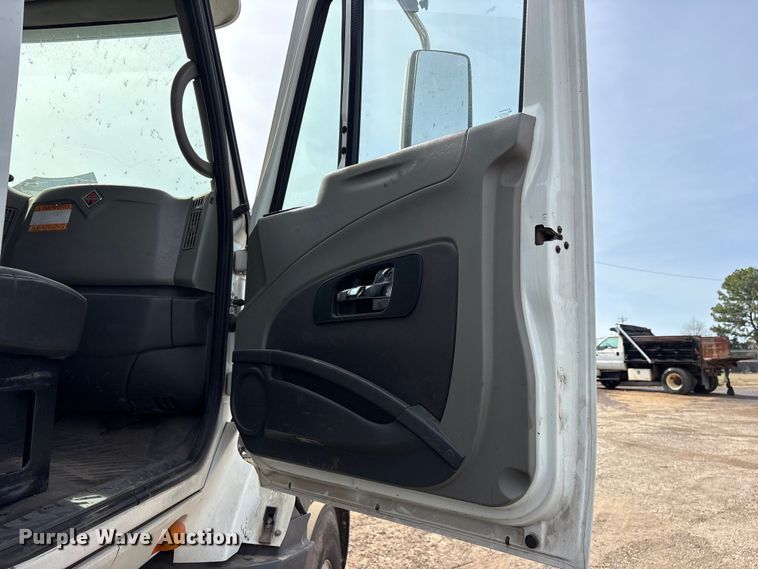 image for item ES8591 2010 International ProStar dump truck