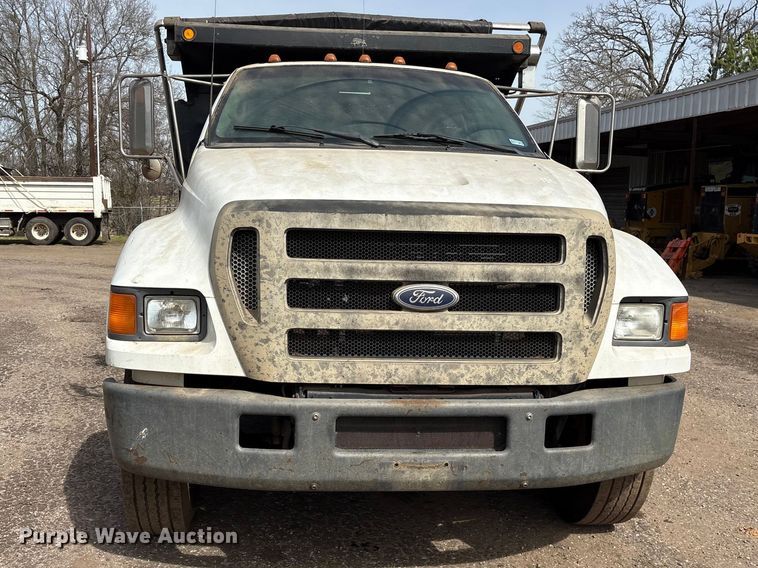 image for item ES8592 2004 Ford F750 dump truck