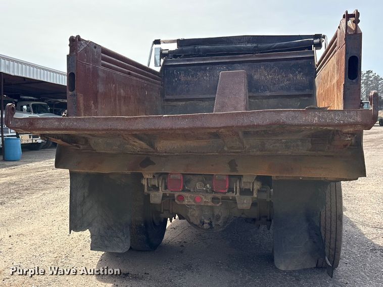 image for item ES8592 2004 Ford F750 dump truck