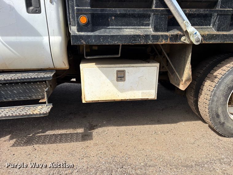 image for item ES8592 2004 Ford F750 dump truck