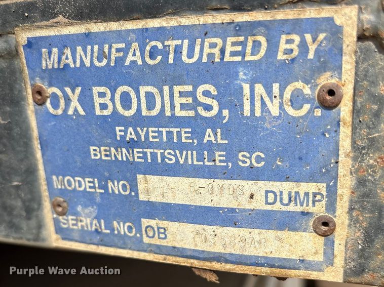 image for item ES8592 2004 Ford F750 dump truck