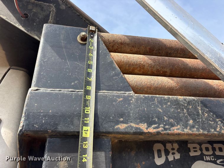 image for item ES8592 2004 Ford F750 dump truck