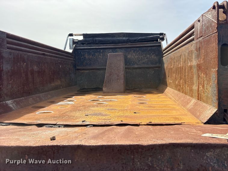 image for item ES8592 2004 Ford F750 dump truck