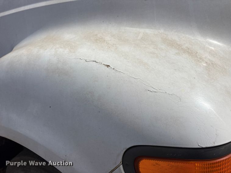 image for item ES8592 2004 Ford F750 dump truck