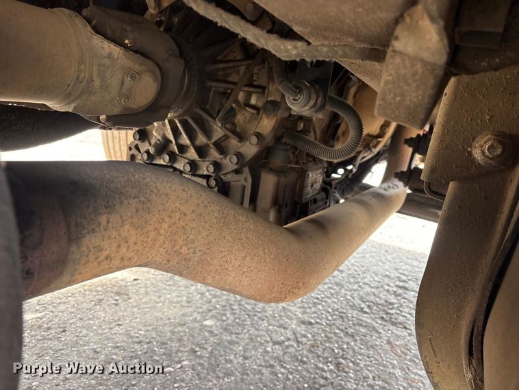 image for item ES8592 2004 Ford F750 dump truck