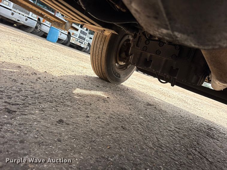 image for item ES8592 2004 Ford F750 dump truck