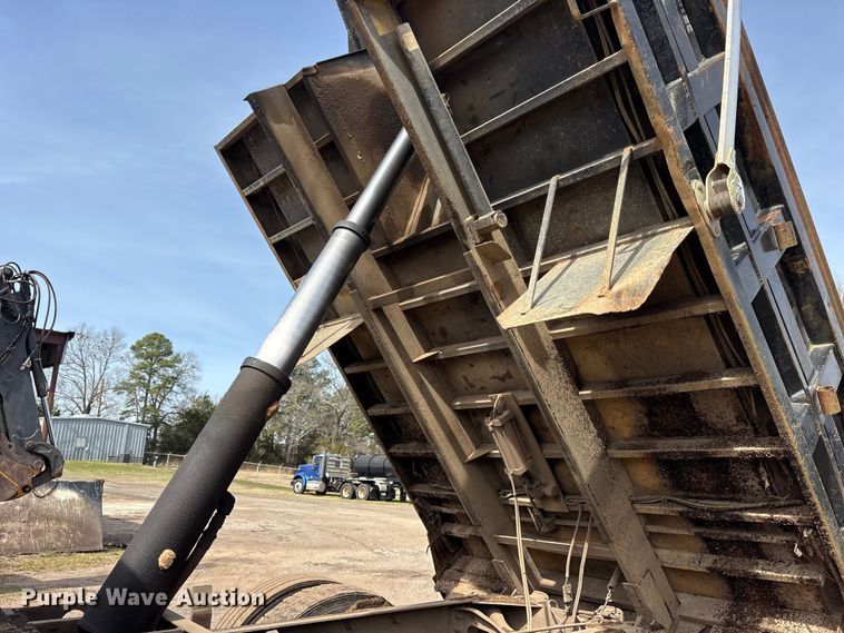 image for item ES8592 2004 Ford F750 dump truck